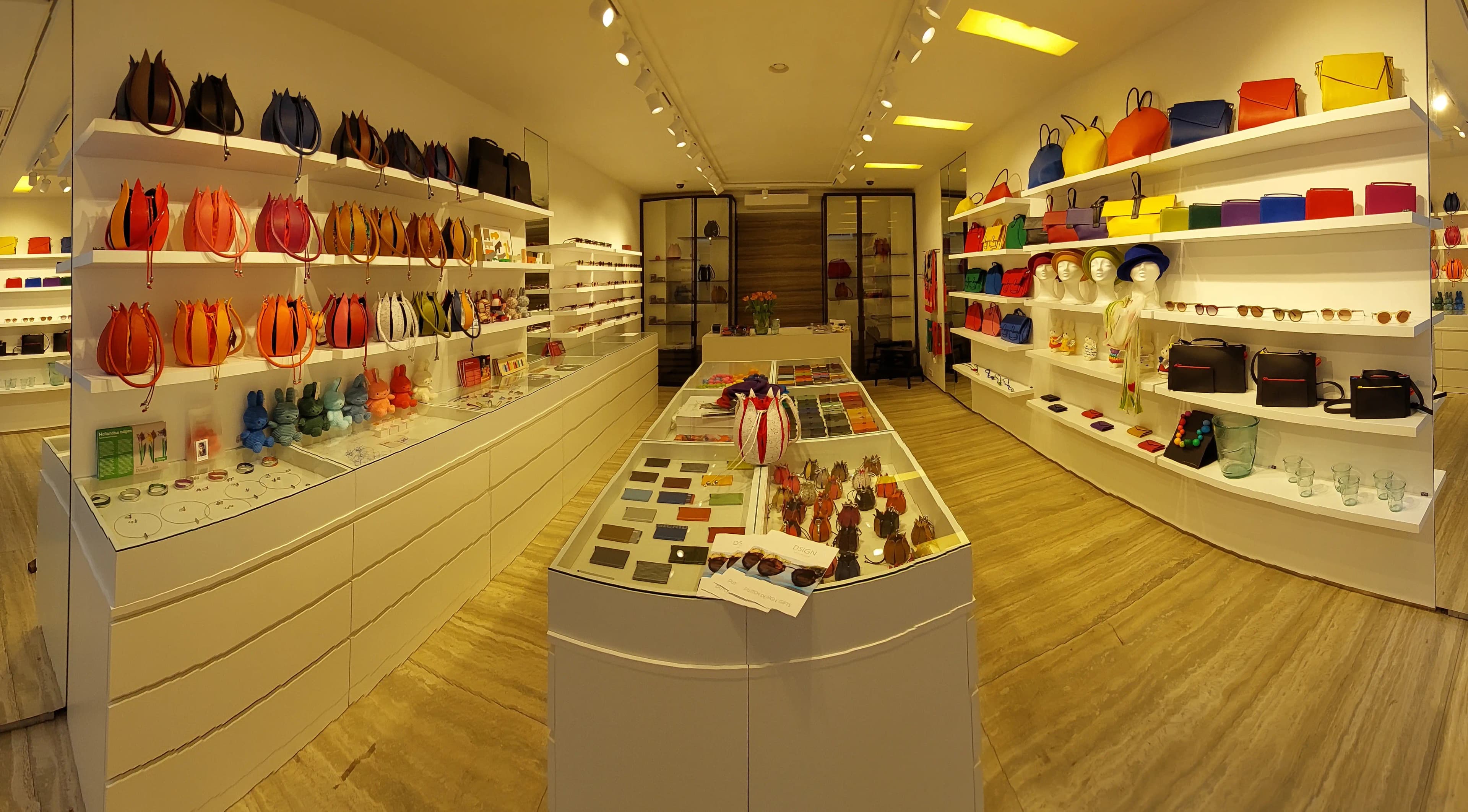 DSIGN 9 Streets (Oude Spiegelstraat 3)