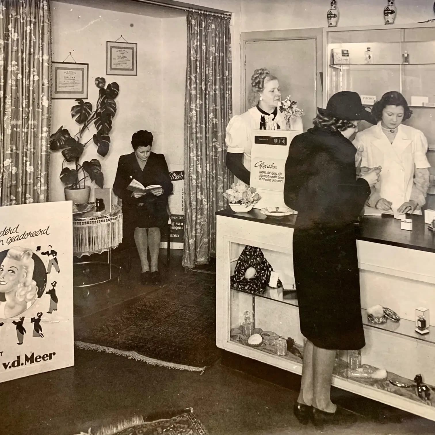 Tijdens de oorlog een schoonheidssalon!