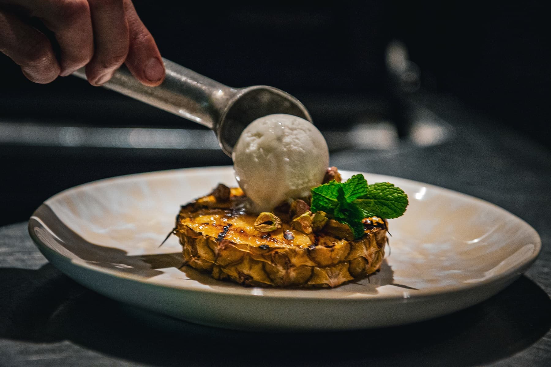 Restaurant Black and Blue