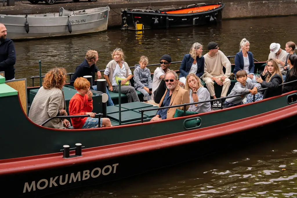 Boek een rondvaart op een van de luxueuze sloepen of klassieke sleepboten van Mokumboot