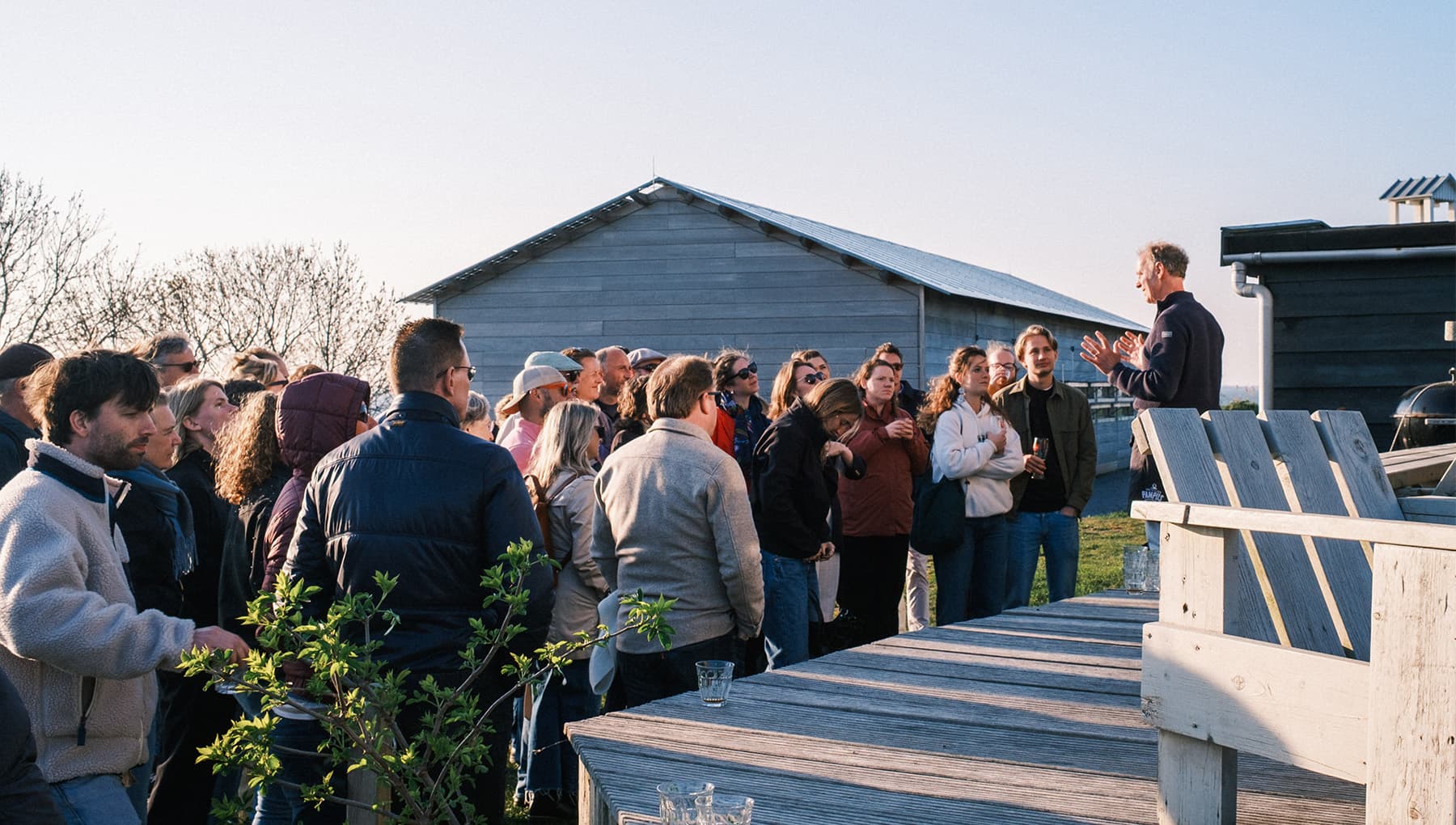 Welkomstpraatje bij aankomst op het eiland