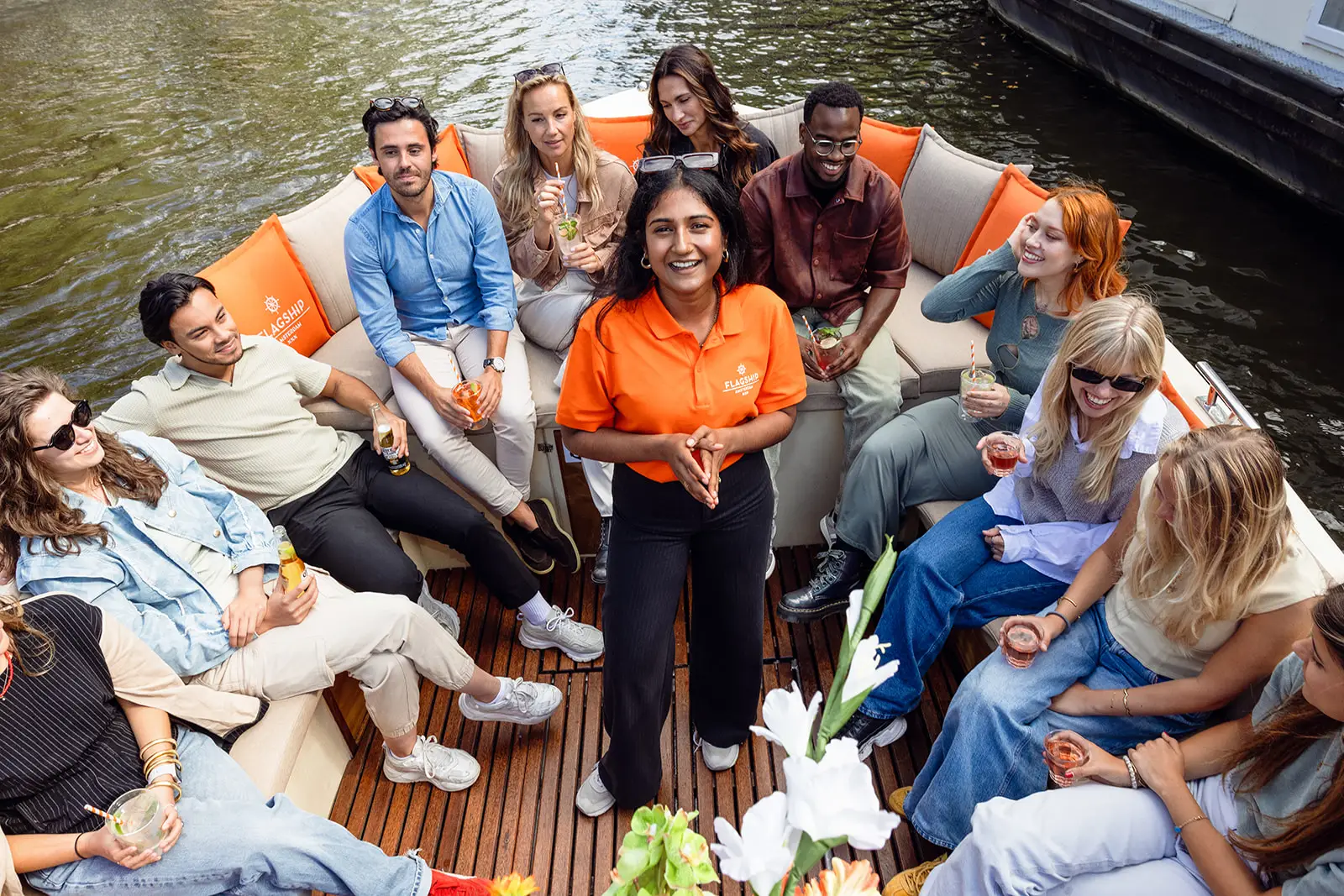 An interactive cruise with a friendly skipper and a live guide who shares all about Amsterdam.
