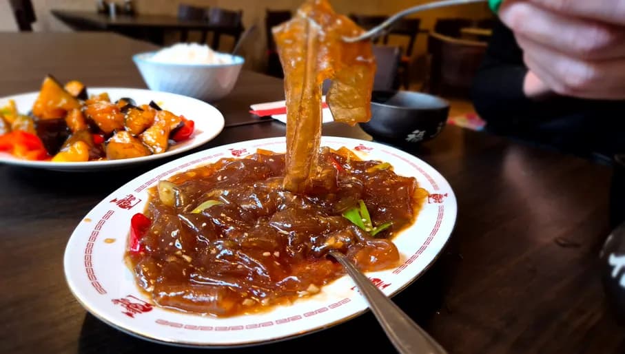 Noodle dish at Noord-Oost Chinees Eethuis on Albertcuypstraat