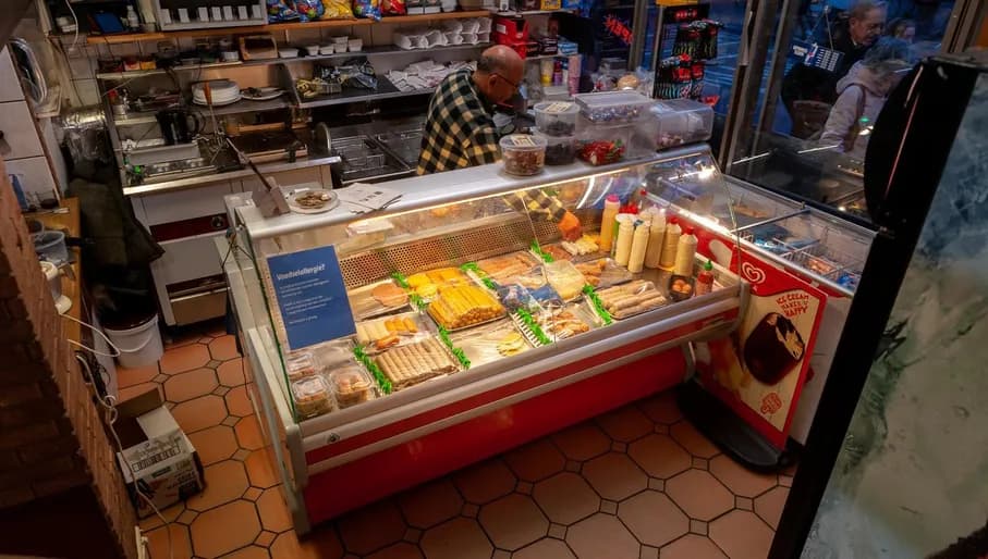 Interior of Snackbar De Dijk