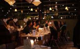 People dining in Vondeltuin.