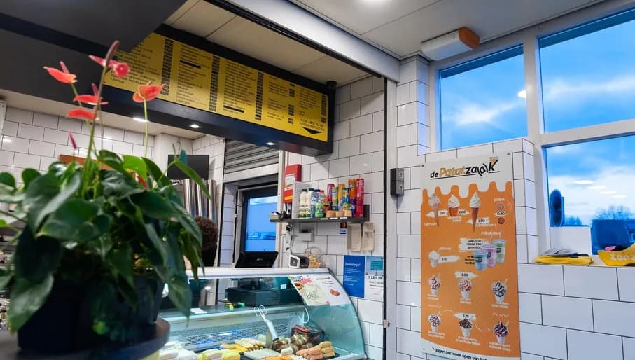 Interior of Patatzaak in Sloten