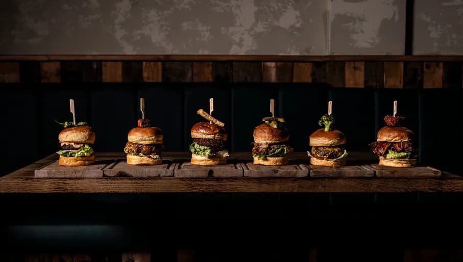 Cannibale Royale hamburgers lined next to each other