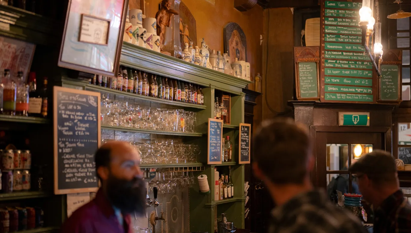 People in brown bar Bierproeflokaal In De Wildeman