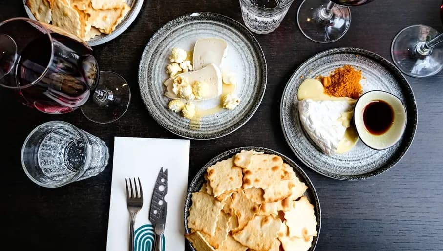 Kaasbar cheese and wine on the table