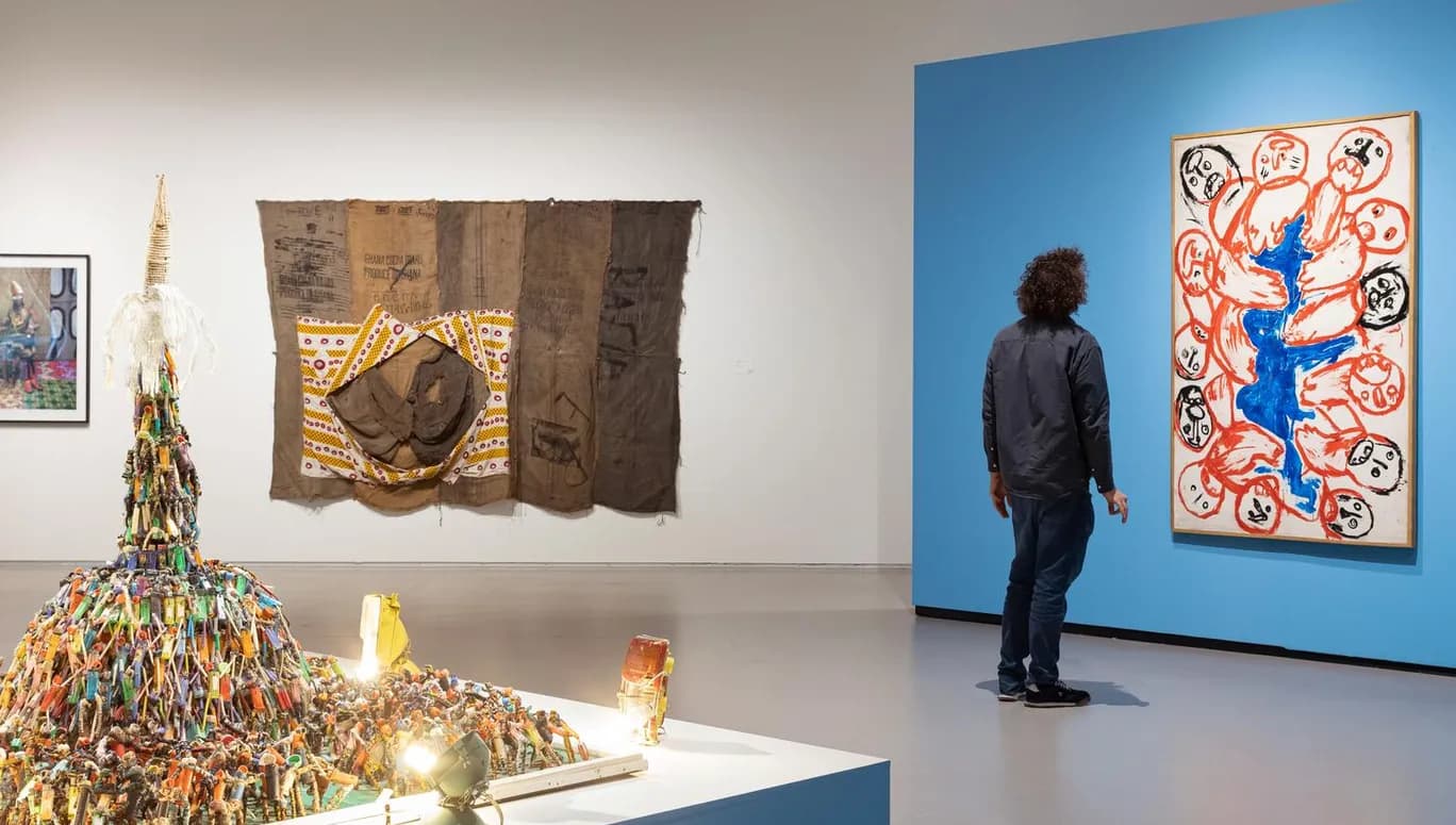 Installation view of Kosmogonie: Zinsou – een Afrikaanse kunstcollectie Cosmogony: Zinsou -- an African art colleciton contemporary art exhibition in October 2022