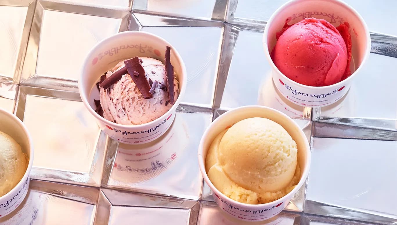 IJscuypje ice cream in a cup