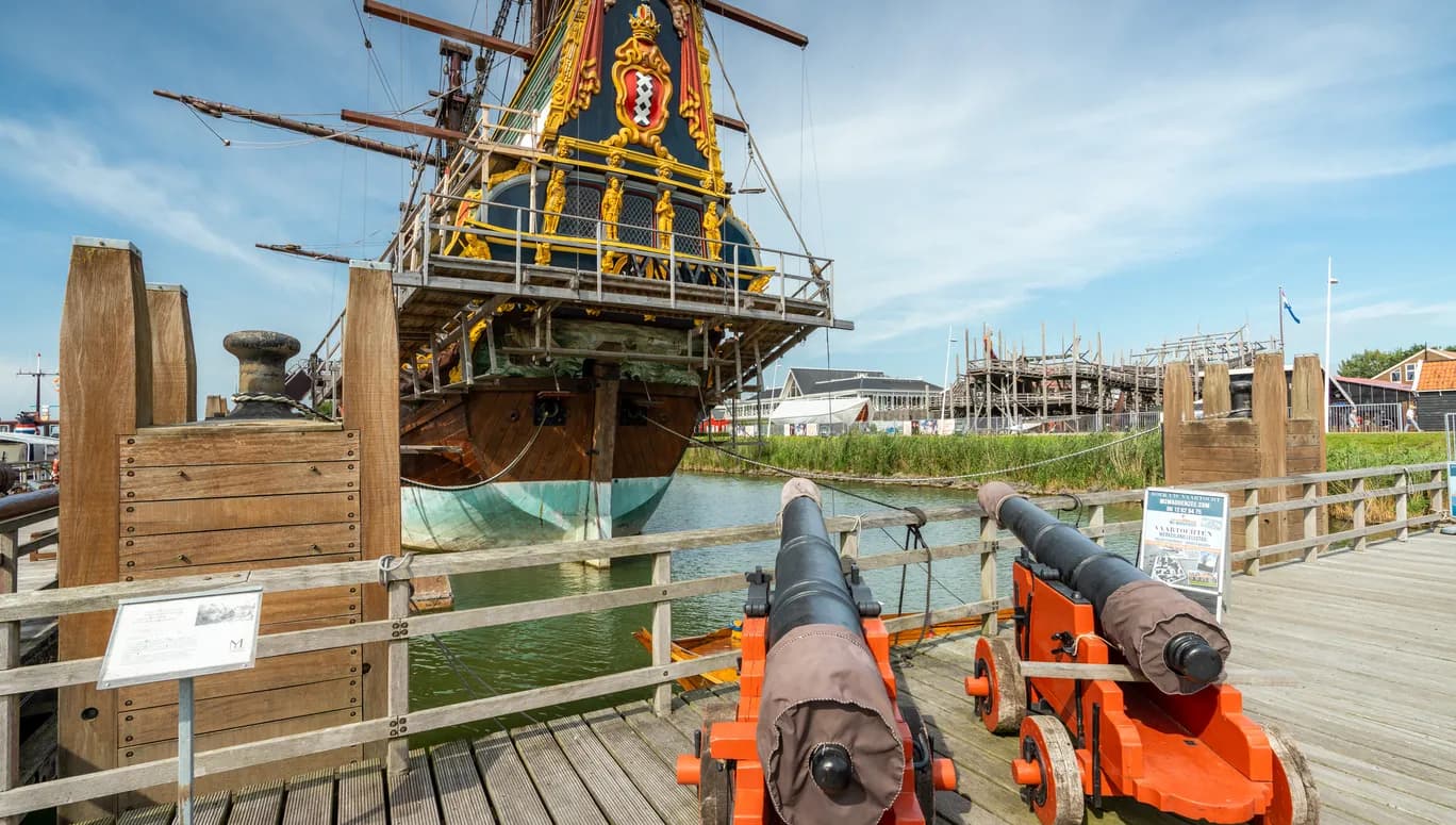 Batavialand is a museum in Lelystad where you can find out how people built wooden sailing ships 400 years ago. Board the spectacular VOC ship the Batavia, dive into the history of Flevoland, and experience the stories of the pioneers.