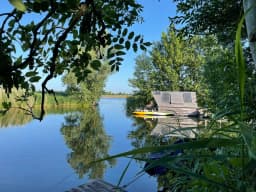 Floating lodges, accommodation in Uitermeer