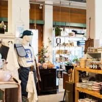 Display of souvenirs, homeware and design products in Het Faire Oosten store at the Oostpoort Shopping Centre
