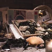 Clams in an ice basket at Visque seafood restaurant