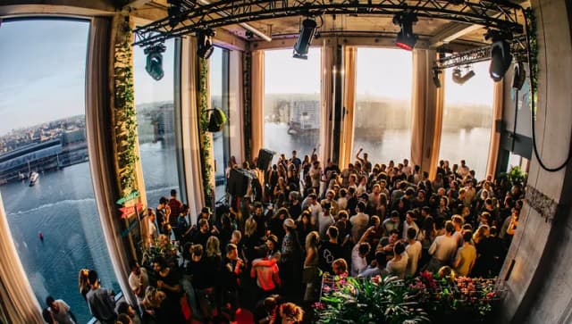 Buitenwesten pre-party at The Loft.