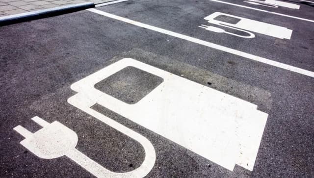 signs for a power supply for electric cars