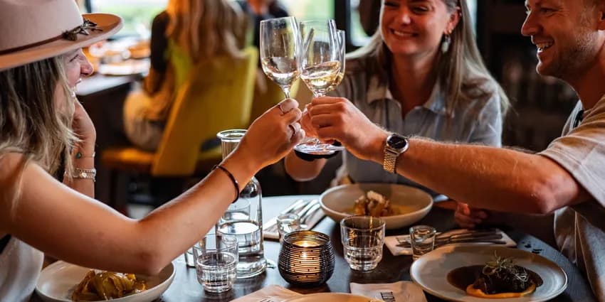 Larette people having dinner