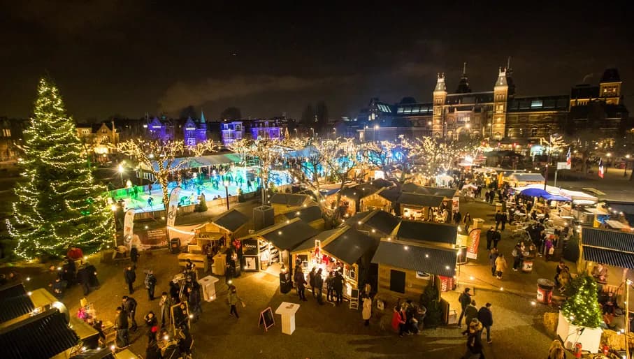 People at the christmas market: Christmas Village on Museumplein