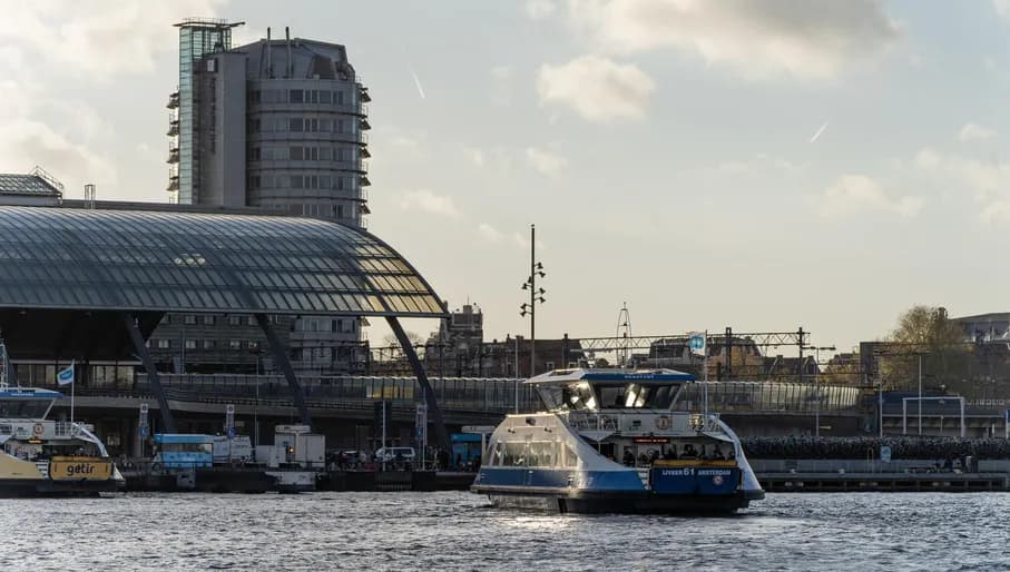 A ferry on It's way to Central Station / the city centre.