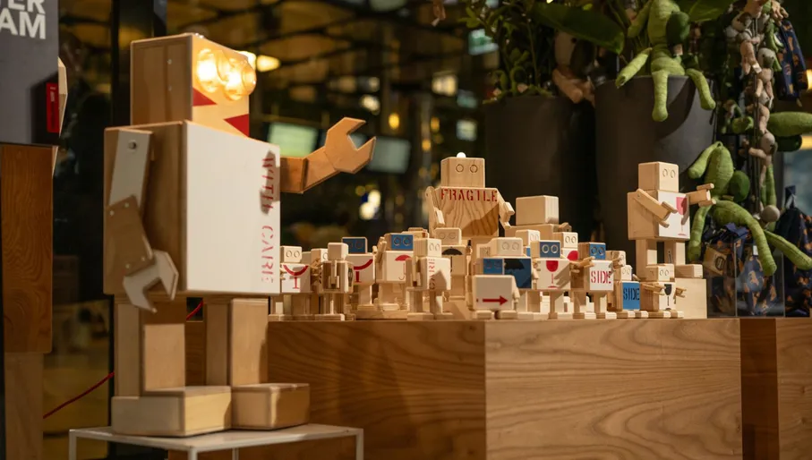 Rijkswachters from Studio Hamerhaai in the I amsterdam Store