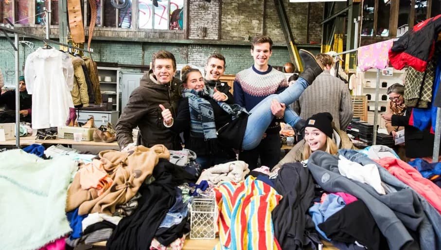 Clothing in the IJhallen