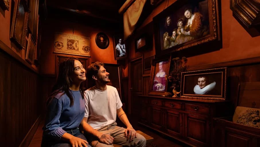 Rembrandt's Amsterdam Experience people posing