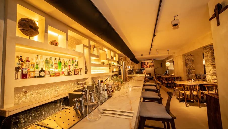 H/eart.h interior and bar