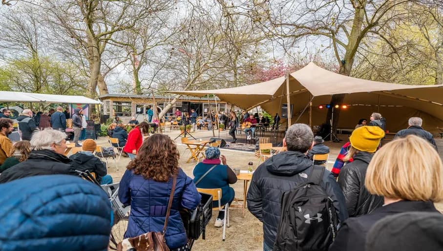 Live performance at the Tolhuistuin
