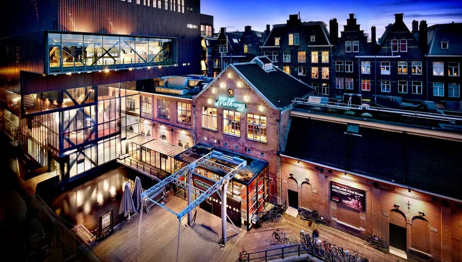 Melkweg, Amsterdam; Avondopname met nieuwe zaal