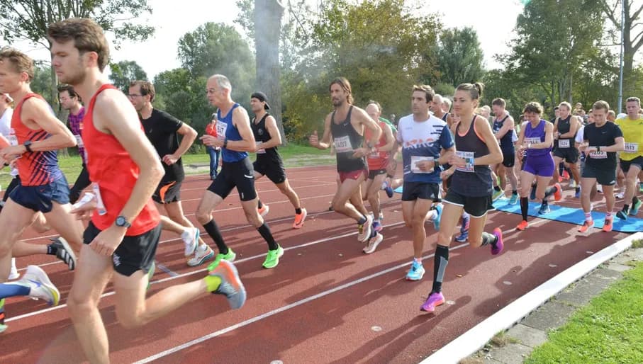 Sloterplasloop people running