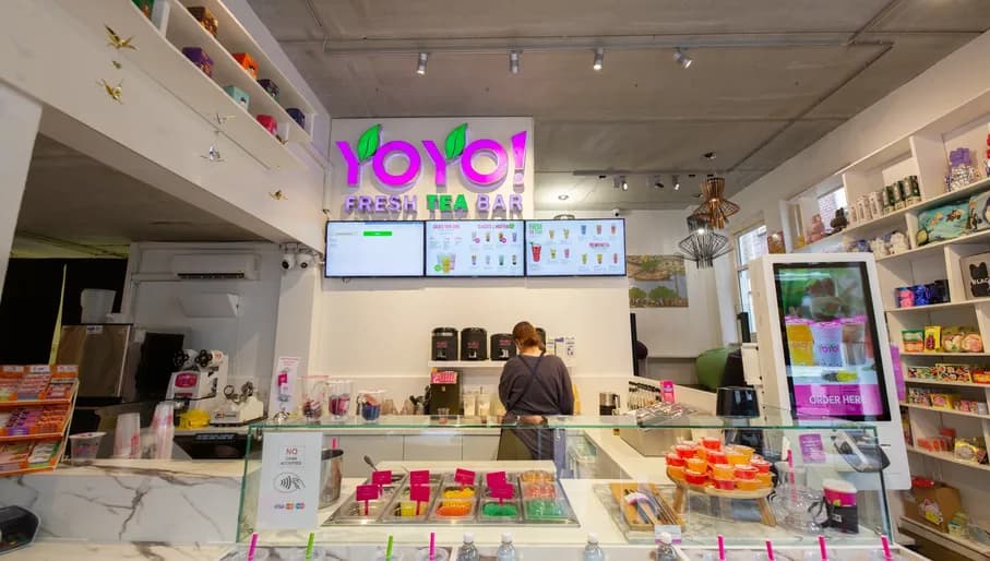 YoYo! Bubble Tea Bar interior at De Zeedijk