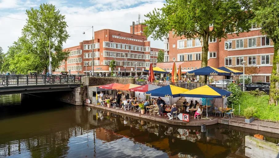 Terrace of Restaurant De Neef van Fred at Admiralengracht.