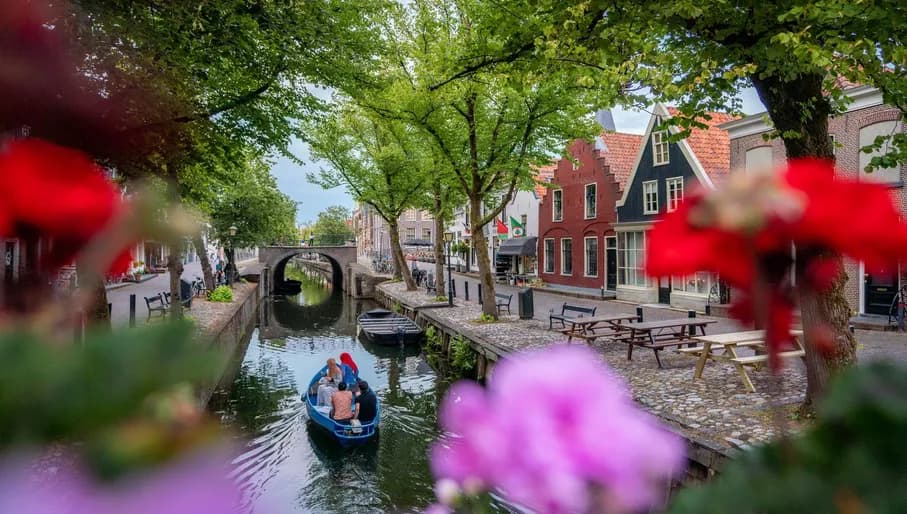Boat sailing in the Edam canal.
