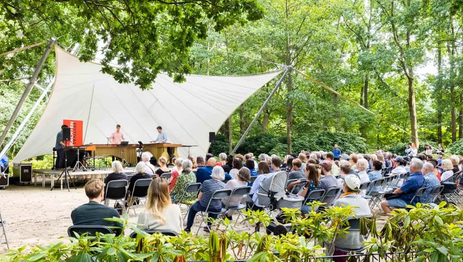 GrachtenFestival 2022, buitenconcert, outside concert, erasmuspark amsterdam, kana trio, lokaties, marimba ed.)
Grachtenfestival, on the canals