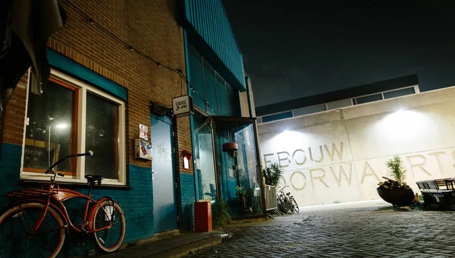 Garage Noord exterior at night