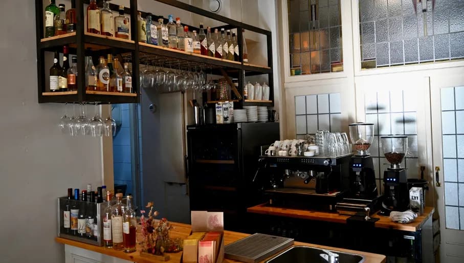 Morris & Bella restaurant interior