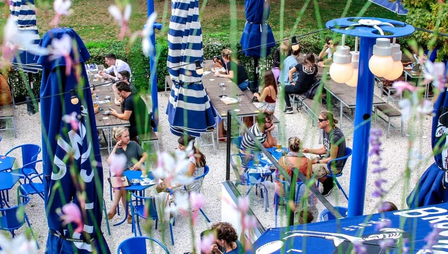 'T Blauwe Theehuis terrace