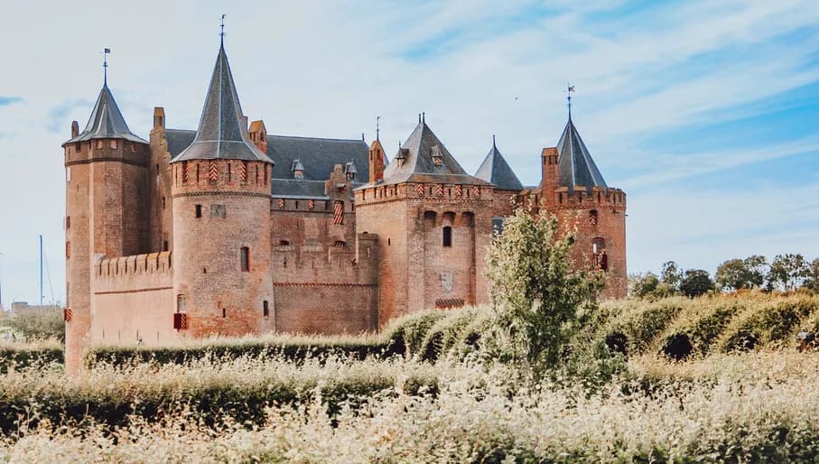 Muiderslot exterior by day