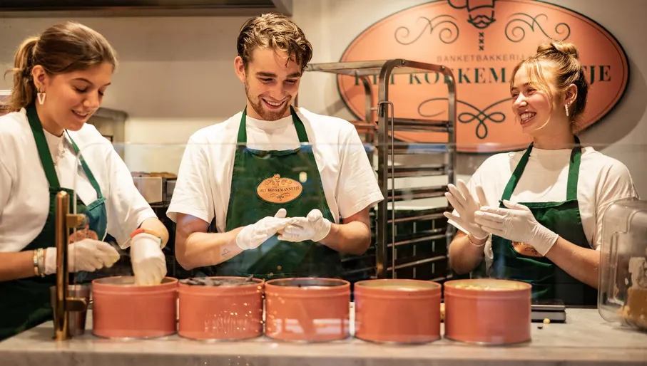 Bakers making cookies at Het Koekemannetje Banketbakkerij bakery