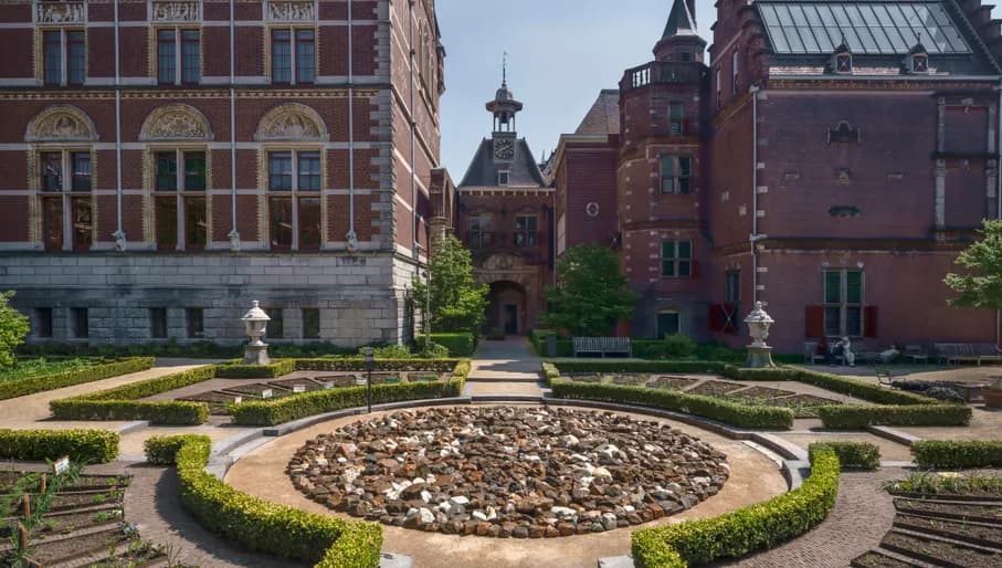 Richard Long exterior art installation in the Rijksmuseum Gardens 2023
