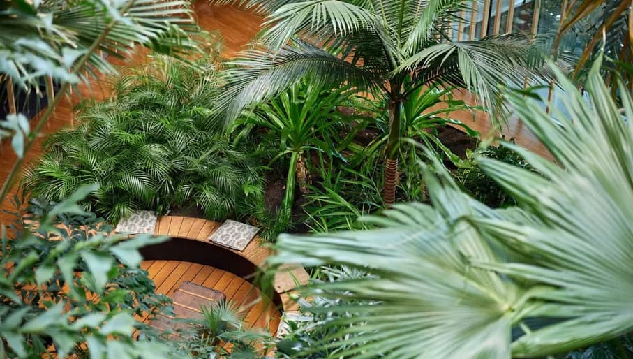 Hotel Jakarta indoor garden