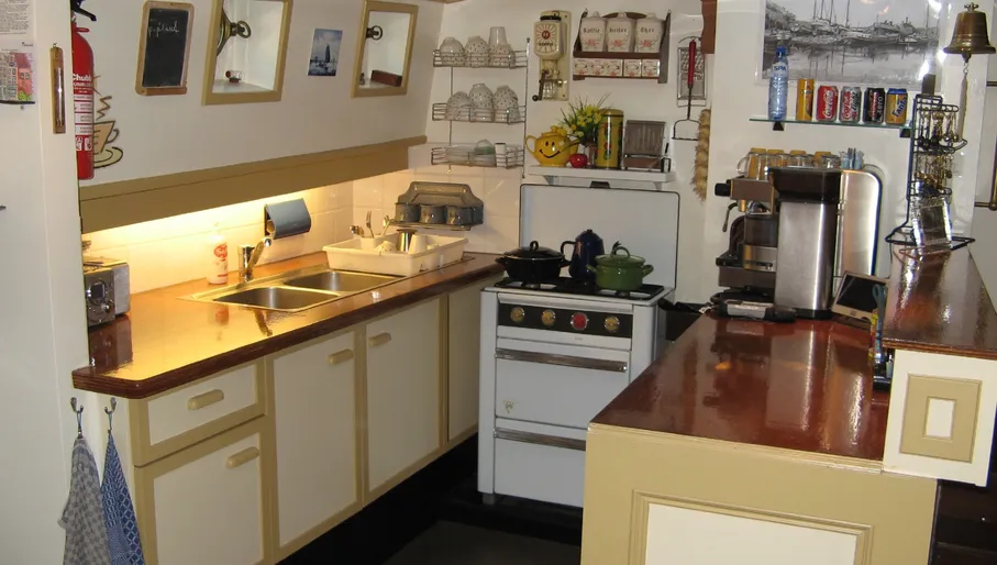 Houseboat Museum interior