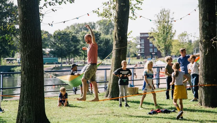 Kids playing at West Beach, Sloterplas during 24H Nieuw-West.