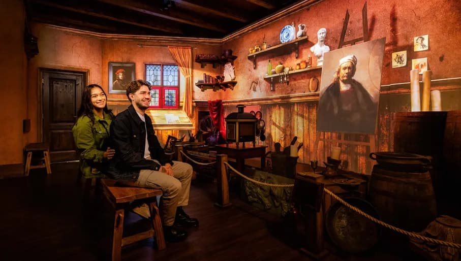 Rembrandt's Amsterdam Experience people posing