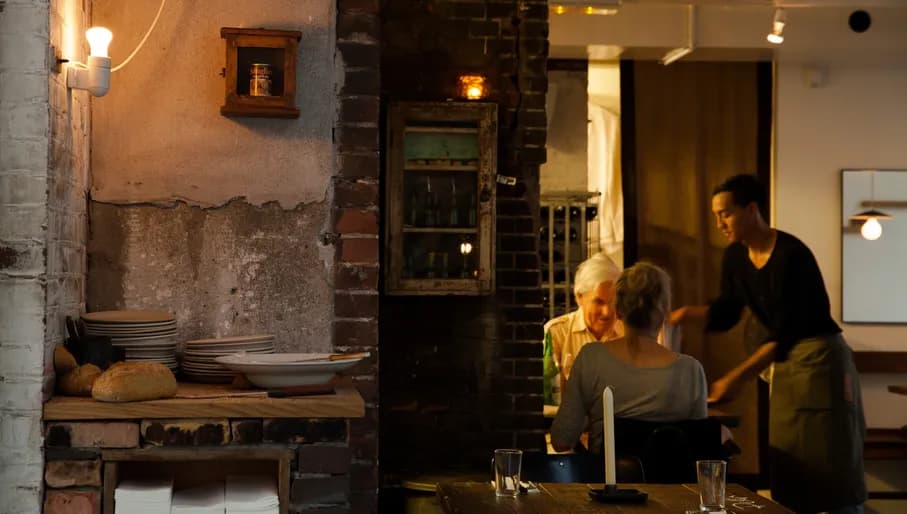 Wilde Zwijnen people having dinner