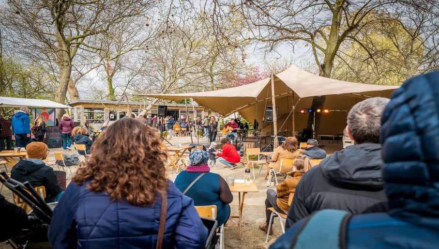 Live performance at the Tolhuistuin