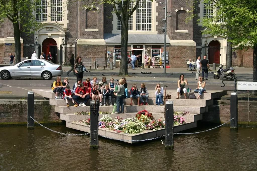 Homomonument