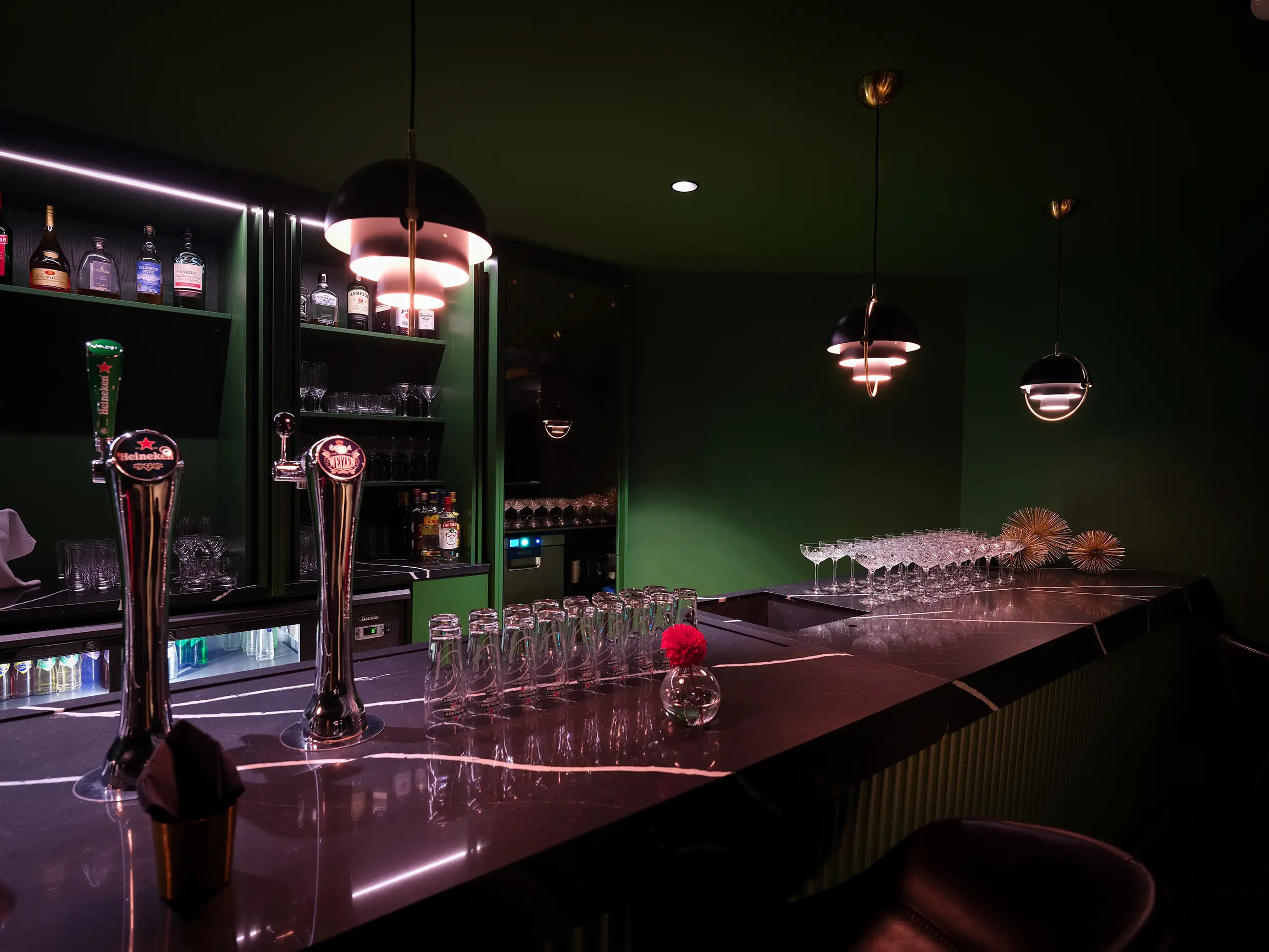 Obsidian Bar