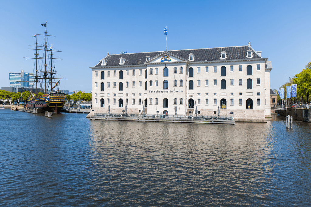 Gebouw + Schip